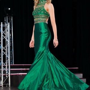 STUNNING Emerald Green Sherri Hill Gown
